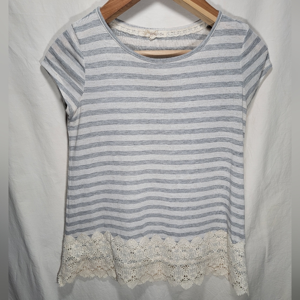 Woman's two-tone gray lace bottom size medium top by rewind in great condition
